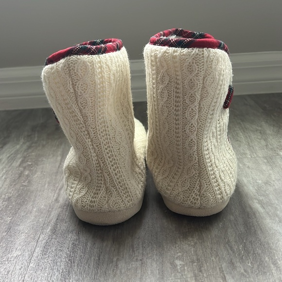 NWOT women’s cream colored crochet bootie slippers - Picture 5 of 8